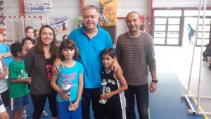 Eloise et Baptiste récompensés par Mme Fernandez et Mr Gucemas