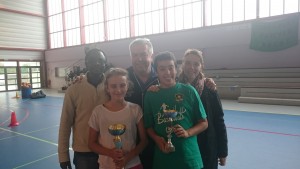 Jade et Zyan vainqueurs U13 récompensés par Mme Dupont et M Adera